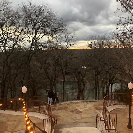 Gruene River Hotel & Retreat Ню Браунфелс Екстериор снимка