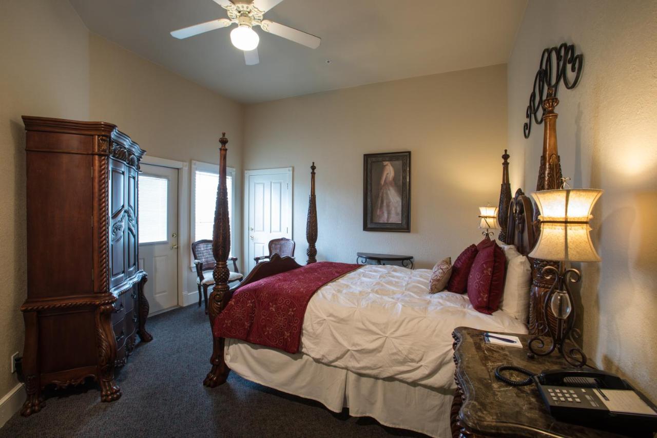 Gruene River Hotel & Retreat Ню Браунфелс Екстериор снимка