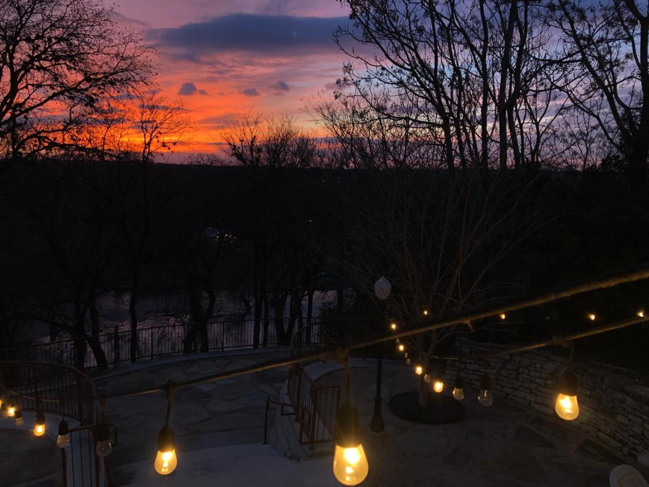 Gruene River Hotel & Retreat Ню Браунфелс Екстериор снимка